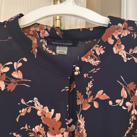 Tommy Hilfiger shortsleeved blouse size M - Picture 2 of 3